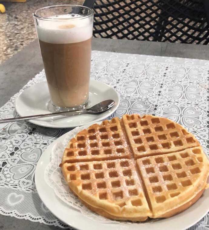 Frische Waffeln im Bistro im Hallenbad Hörde