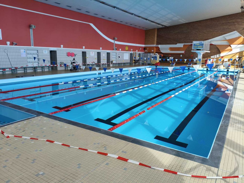 Neues Edelstahlbecken im Hallenbad Hörde